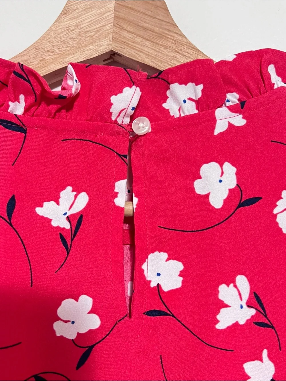J.Crew Floral Ruffle Neck Long Sleeve Blouse Red White Size Small Classic Office